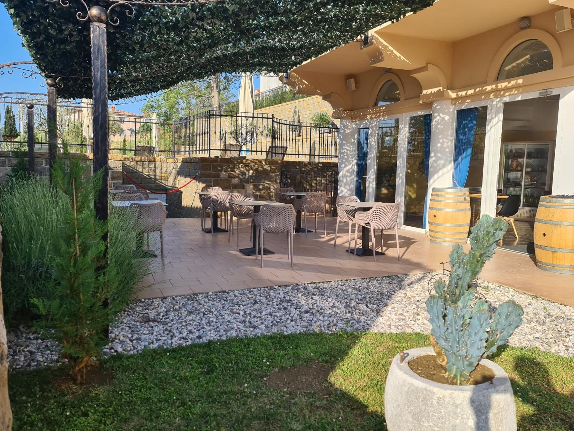 Hotel Stara Sola - Oleander Resort Korte Exterior foto